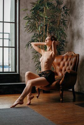 Photo catégorisée avec : Skinny, Brunette, Feet, Igor Kuprianow, Irina Telicheva - Ирина Теличева, Legs, Russian, Art, Cute, Small Tits, Tummy