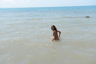 Photo cat&eacute;goris&eacute;e avec&nbsp;: Skinny, Brunette, Foxy Di - Nensi B - Medina U, MET Art, Mikhail Paramonov - Paromov, Nature, Nyuso, Russian, Cute