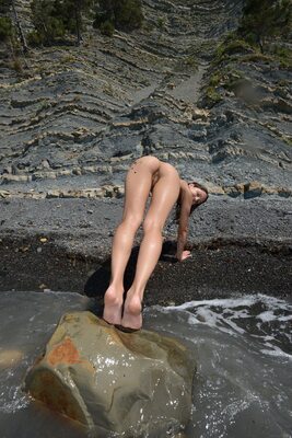 Photo cat&eacute;goris&eacute;e avec&nbsp;: Skinny, Brunette, Foxy Di - Nensi B - Medina U, MET Art, Mikhail Paramonov - Paromov, Nature, Nyuso, Russian