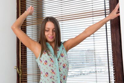 Photo cat&eacute;goris&eacute;e avec&nbsp;: Skinny, Brunette, Foxy Di - Nensi B - Medina U, MET Art, Russian, Rylsky, Sexy Wallpaper, Studna, Cute