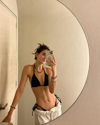 Photo catégorisée avec : Skinny, Brunette, Julia Trevino, Bikini, Cute, Mirror, Selfie, Smiling, Tummy