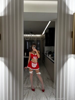 Photo catégorisée avec : Skinny, Brunette, Lera Buns - Valeriia Makusheva - Valeria Titova, Cute, Eyes, Legs, Lingerie, Mirror, Russian, Selfie, Tummy