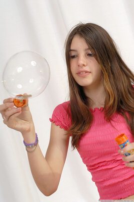 Photo catégorisée avec : Skinny, Brunette, Roberta, WeAreLittleStars.com, Cute