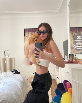 Photo catégorisée avec : Skinny, Brunette, Thylane Blondeau, Celebrity - Star, Cute, French, Safe for work, Selfie
