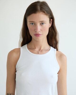 Photo catégorisée avec : Skinny, Brunette, Eyes, Russian, Victoria Kosenkova, Cute, Safe for work, Tattoo