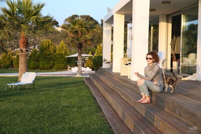 Photo catégorisée avec : Skinny, Cat, Feet, Greece, Heidi Romanova - Adel C - Vanessa, Latvian, Redhead, Sexy Wallpaper, Watch4Beauty, Cute, Safe for work