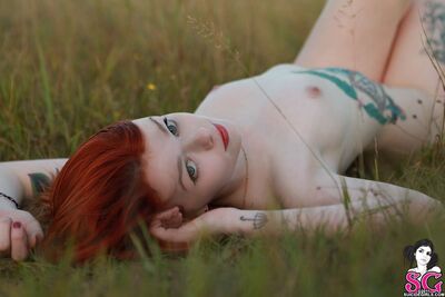 Photo catégorisée avec : Skinny, Eyes, Nature, Redhead, Sexy Wallpaper, SuicideGirls, Cute, Small Tits, Tattoo