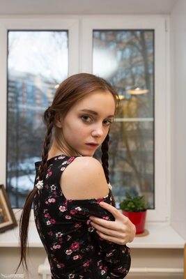 Photo catégorisée avec : Skinny, Lapa, Redhead, Teen Porn Storage, Watch Me, Braid, Cute, Eyes, Russian, Shy
